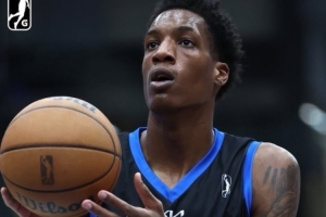 G联盟场均3.1帽！Scotto：独行侠与2.26米中锋夏普达成一份协议