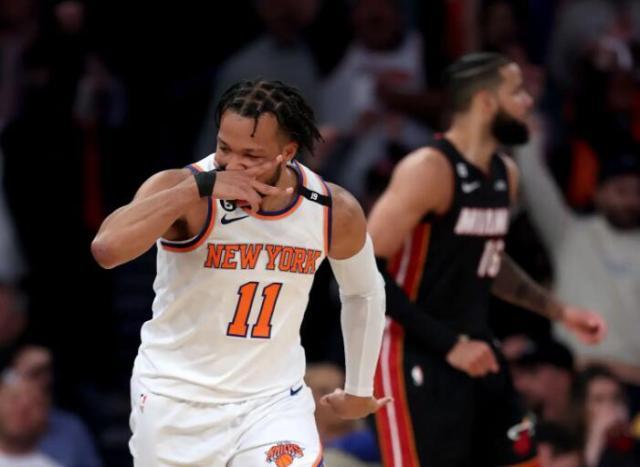 开云体育APP下载-扳回一场！尼克斯三剑客轰79分 哈特关键三分立功